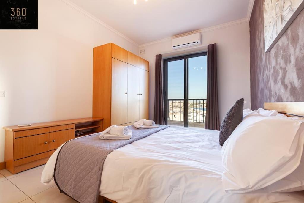 Comfortable Penthouse, Served With Lift, Wifi & Ac By 360 Estates Gzira Exterior photo