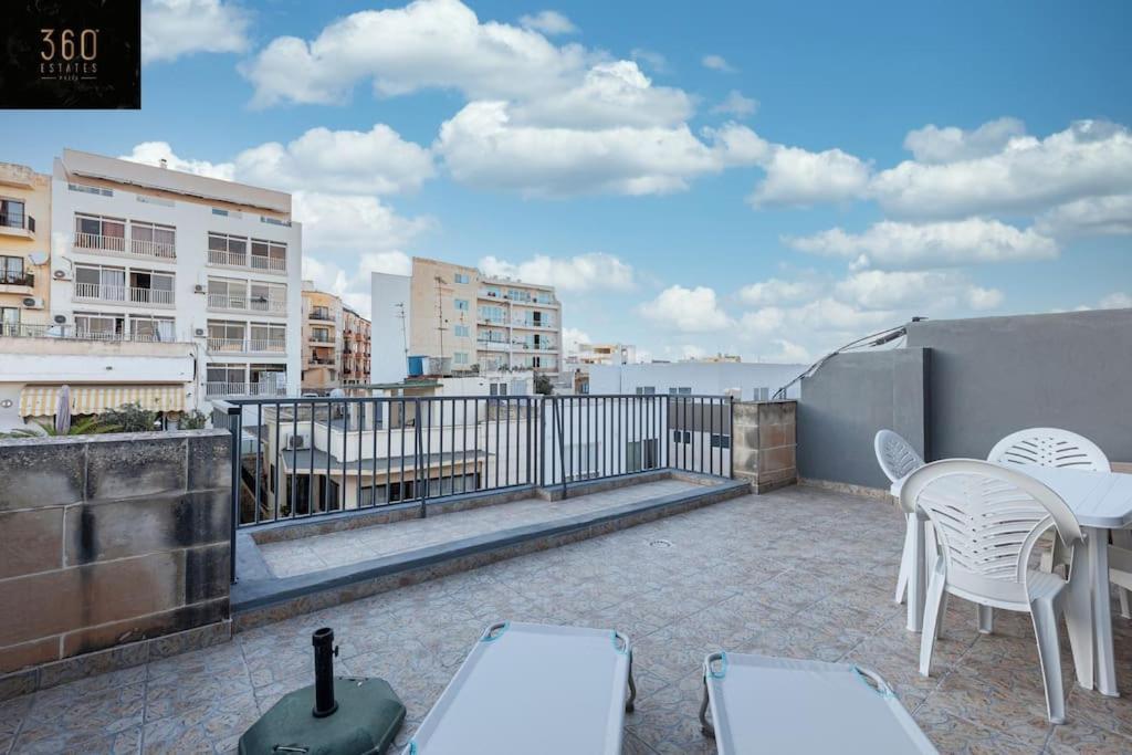 Comfortable Penthouse, Served With Lift, Wifi & Ac By 360 Estates Gzira Exterior photo